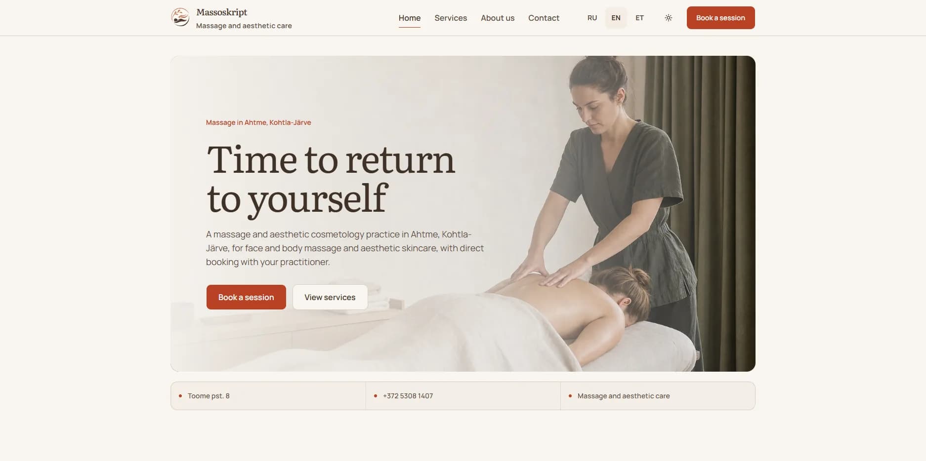 Massoskript homepage with a massage offer and a photograph of a massage session